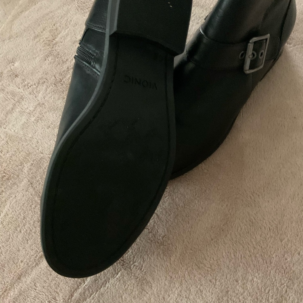 Vionic Women's Sleek Black Boots